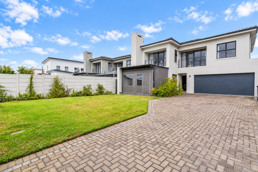 4 Bedroom Property for Sale in Parklands North Western Cape